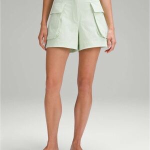 Lululemon Relaxed-Fit Super-High-Rise Cargo Short 4"
Kohlrabi Green 4
